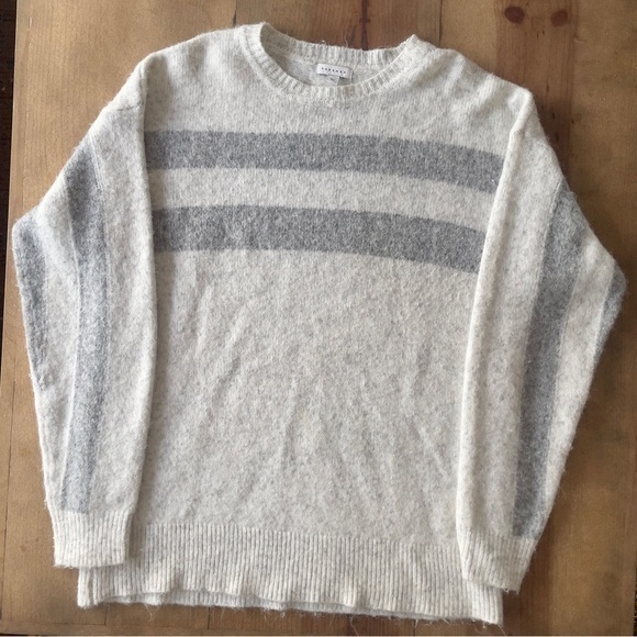 Oversized Cozy Asos Topshop Sweater, White, Sized Medium 8-10, Can Fit Up To Xxl